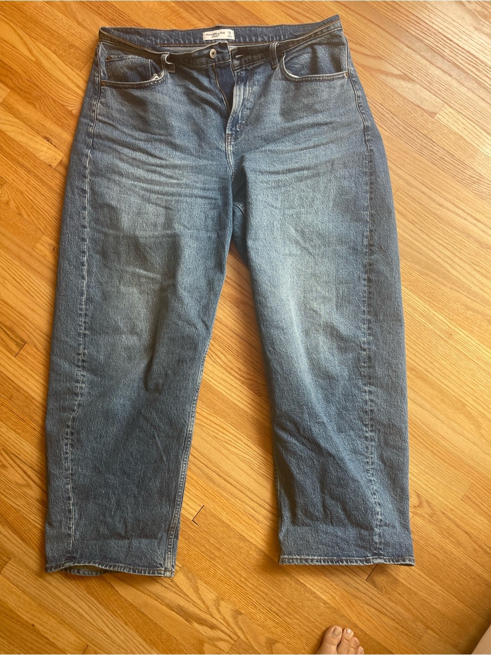 Abercrombie & Fitch Women’s High Rise Barrel  Jeans